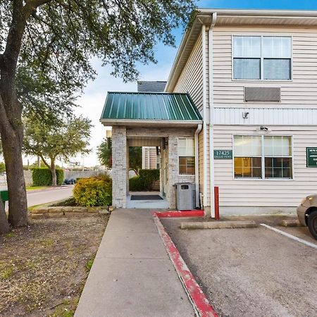 Hometowne Studios By Red Roof Dallas - North Addison - Tollway Zewnętrze zdjęcie