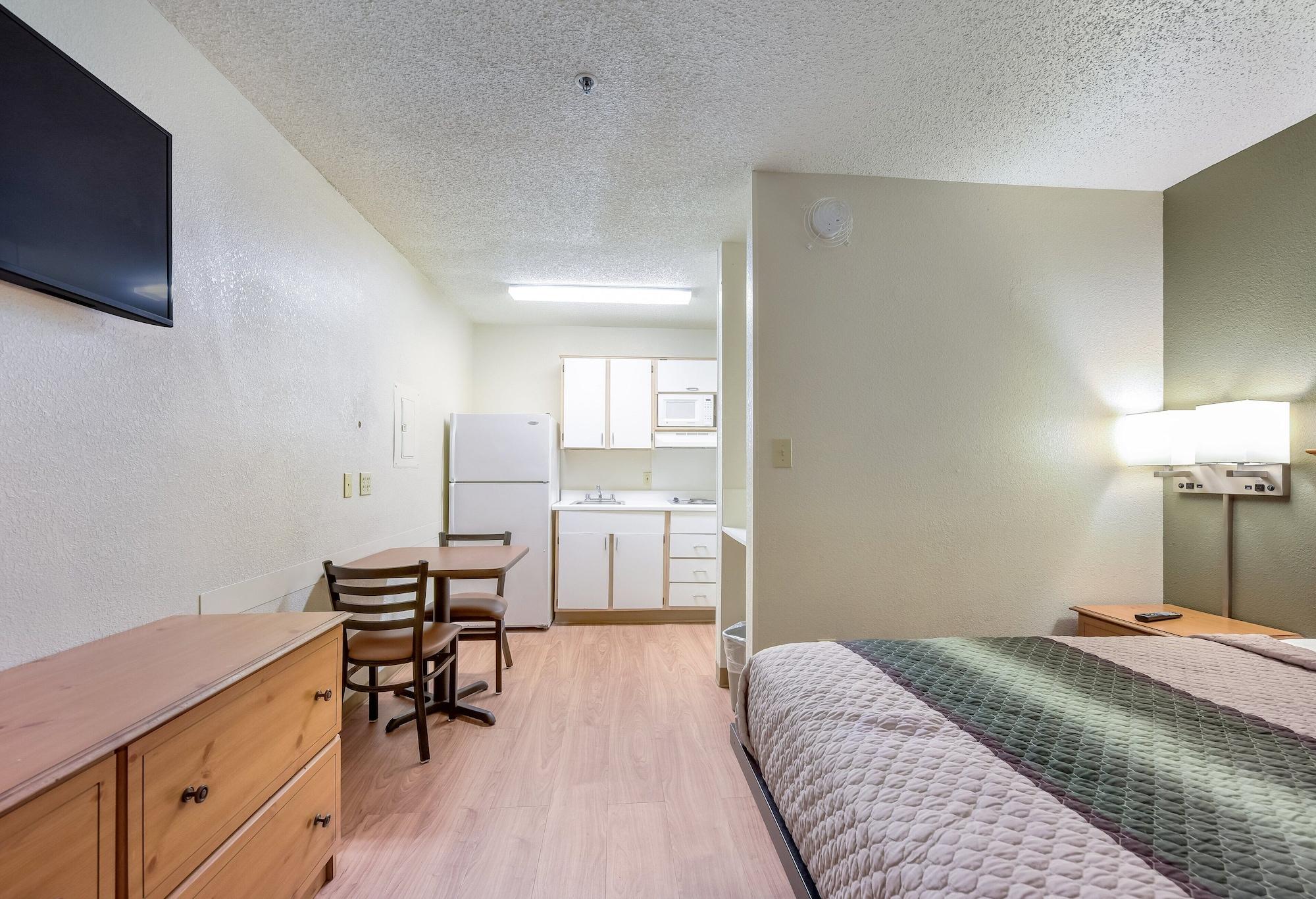Hometowne Studios By Red Roof Dallas - North Addison - Tollway Zewnętrze zdjęcie