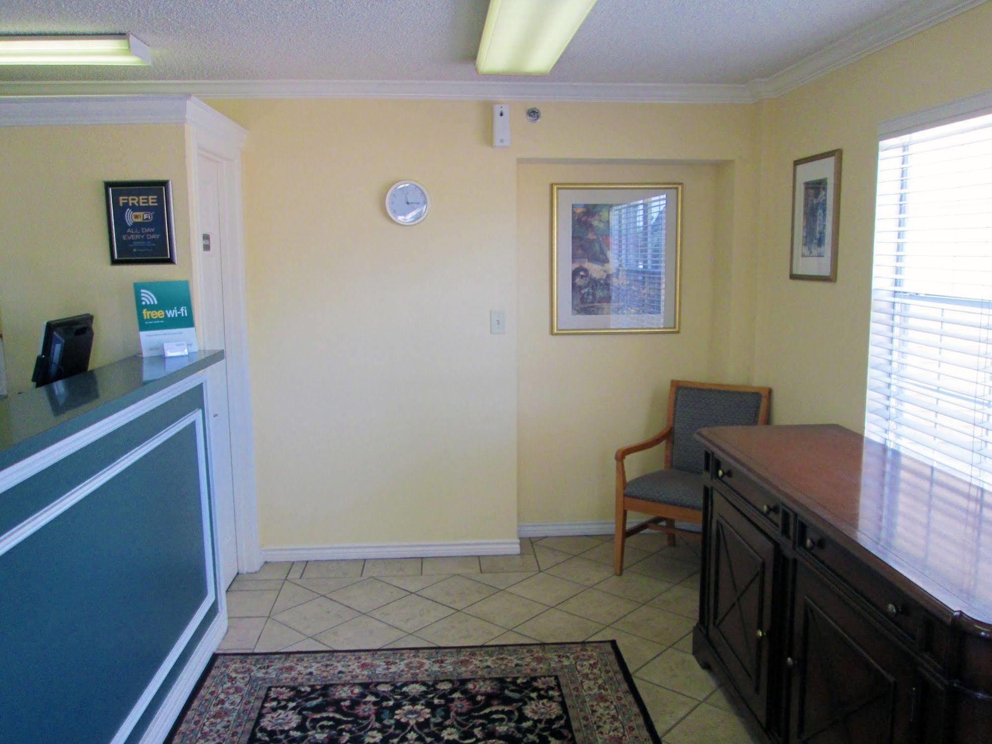 Hometowne Studios By Red Roof Dallas - North Addison - Tollway Zewnętrze zdjęcie