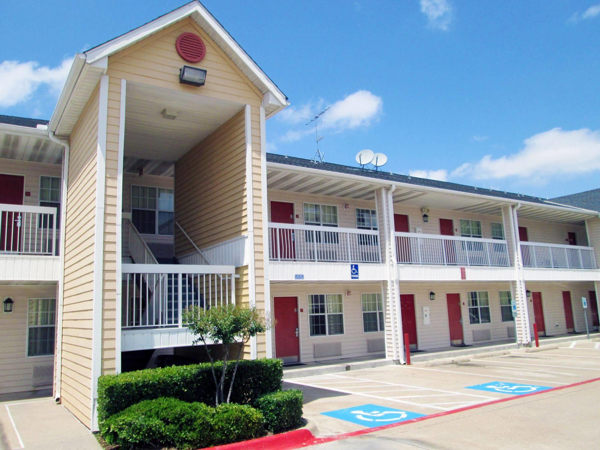 Hometowne Studios By Red Roof Dallas - North Addison - Tollway Zewnętrze zdjęcie